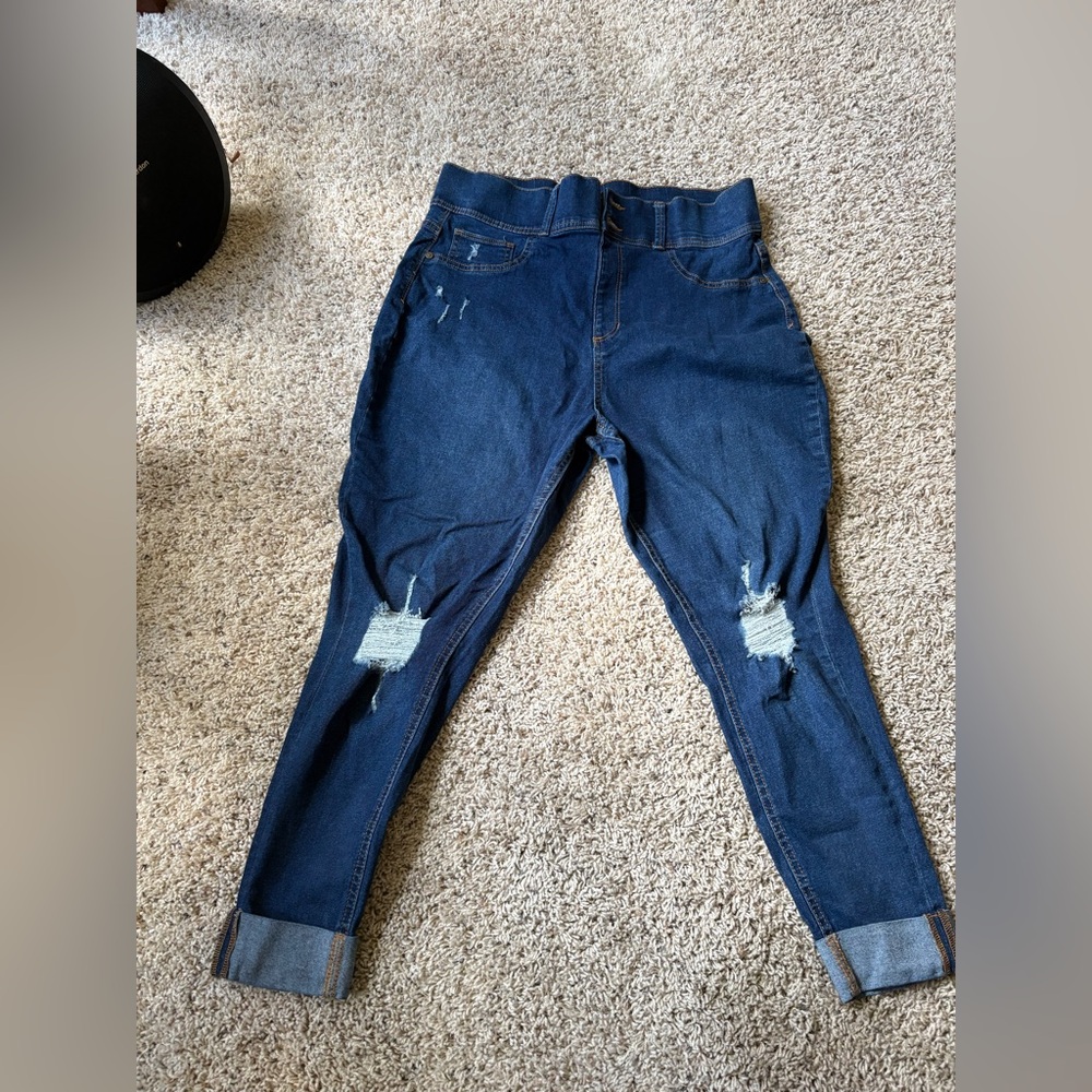 Stylish Blue Distressed Women's Cropped Jeans